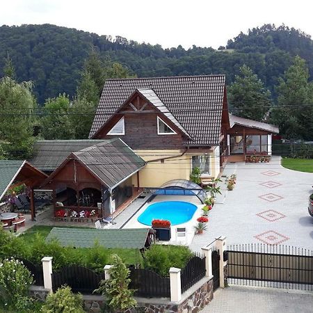 Vila Eszter Hotel Совата Екстериор снимка