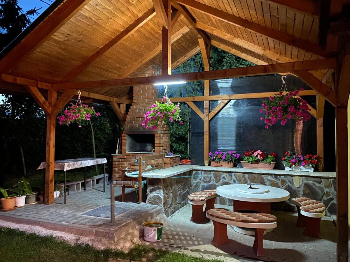 Vila Eszter Hotel Совата Екстериор снимка