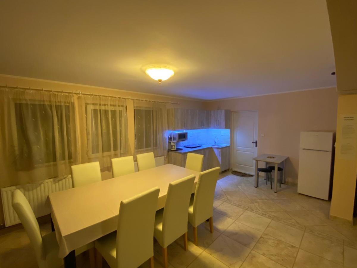 Vila Eszter Hotel Совата Екстериор снимка