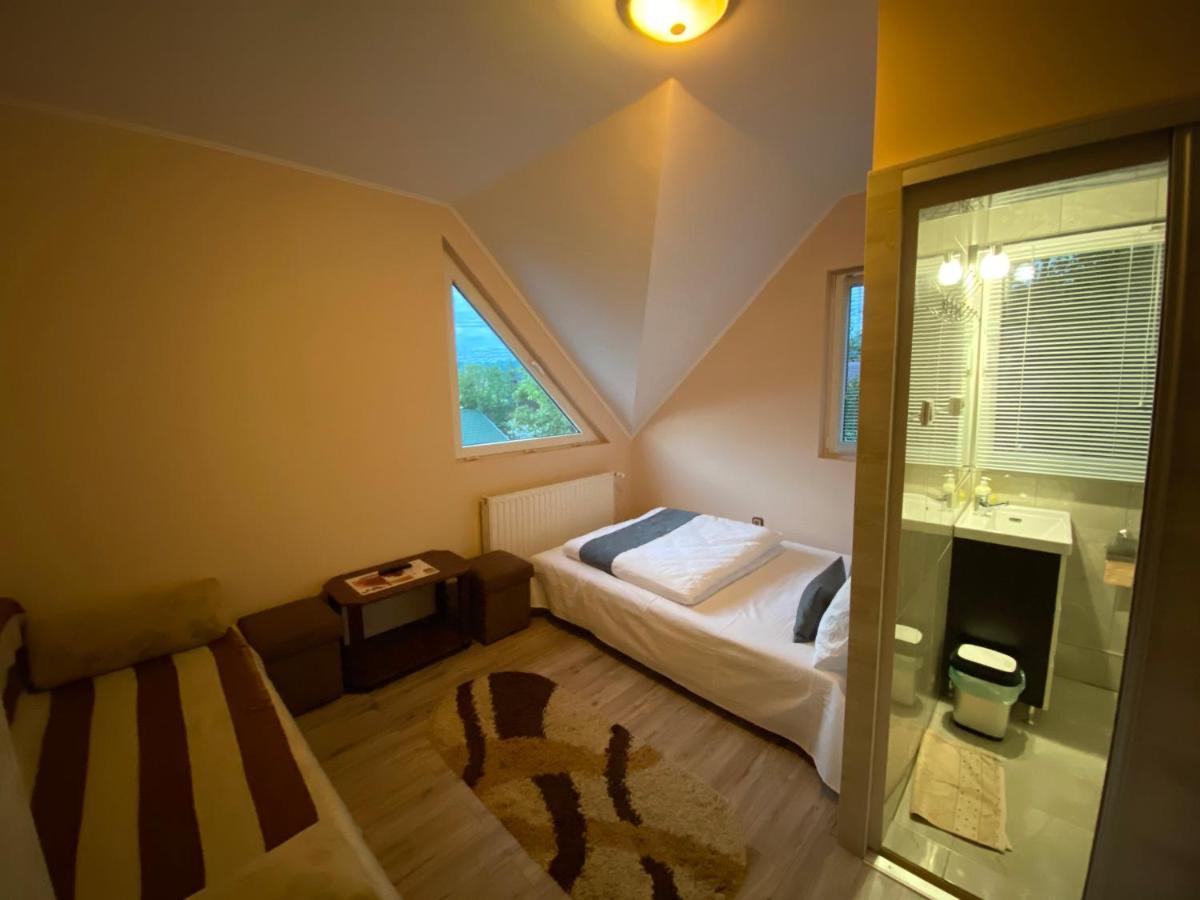 Vila Eszter Hotel Совата Екстериор снимка