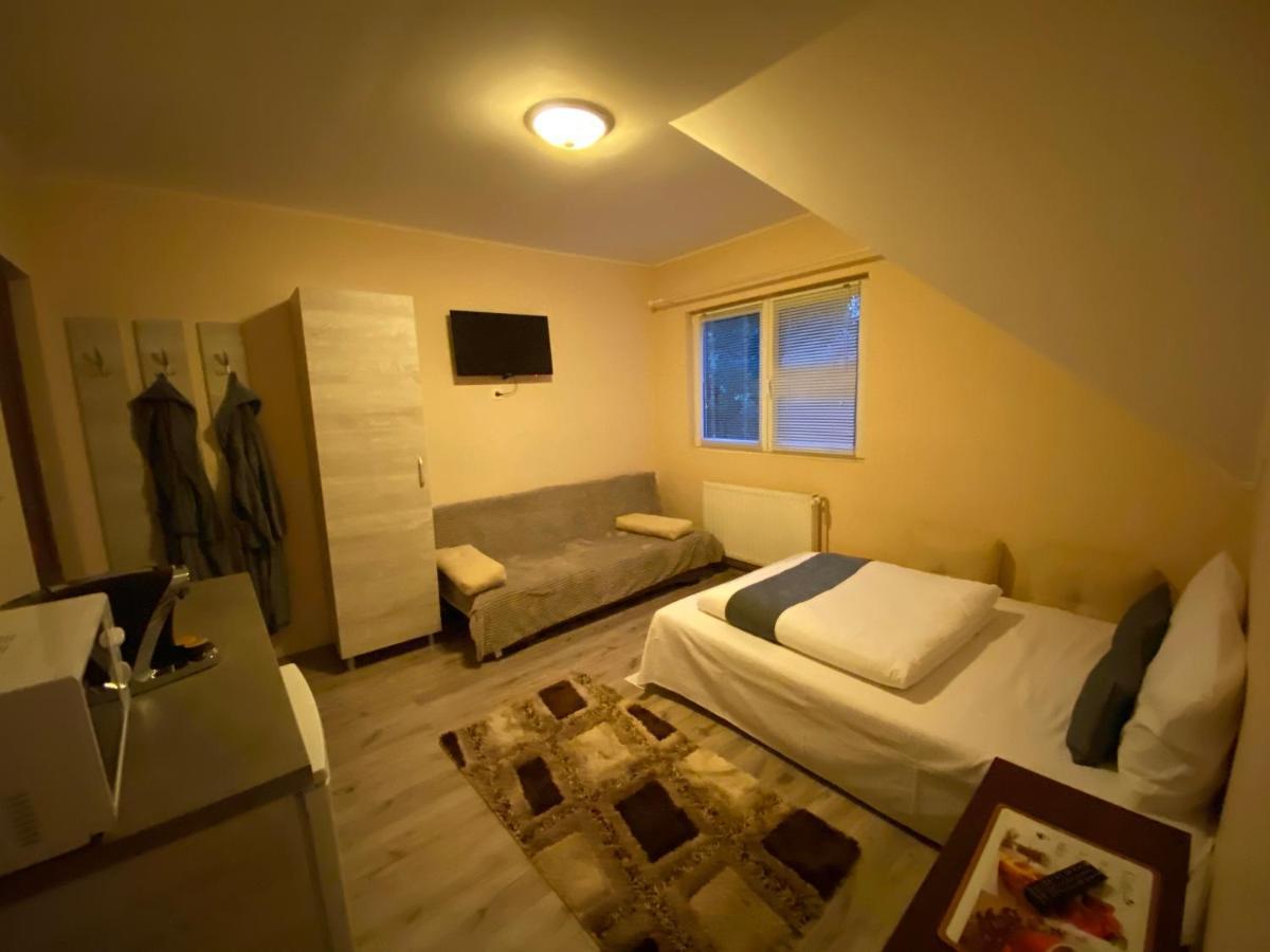 Vila Eszter Hotel Совата Екстериор снимка