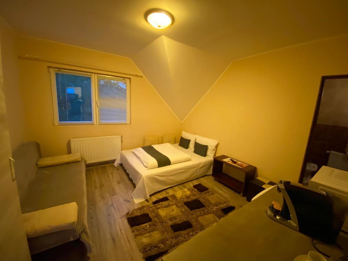 Vila Eszter Hotel Совата Екстериор снимка
