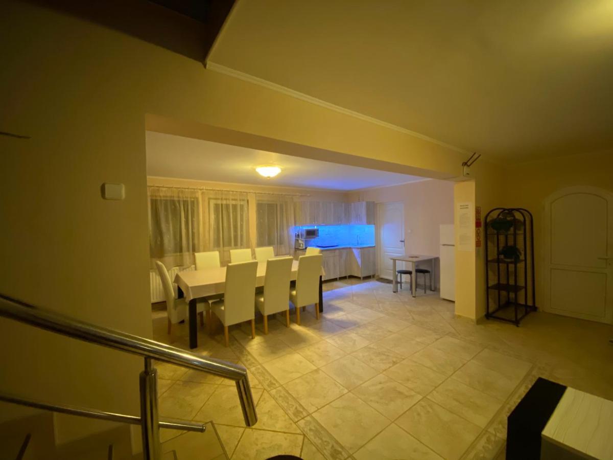 Vila Eszter Hotel Совата Екстериор снимка