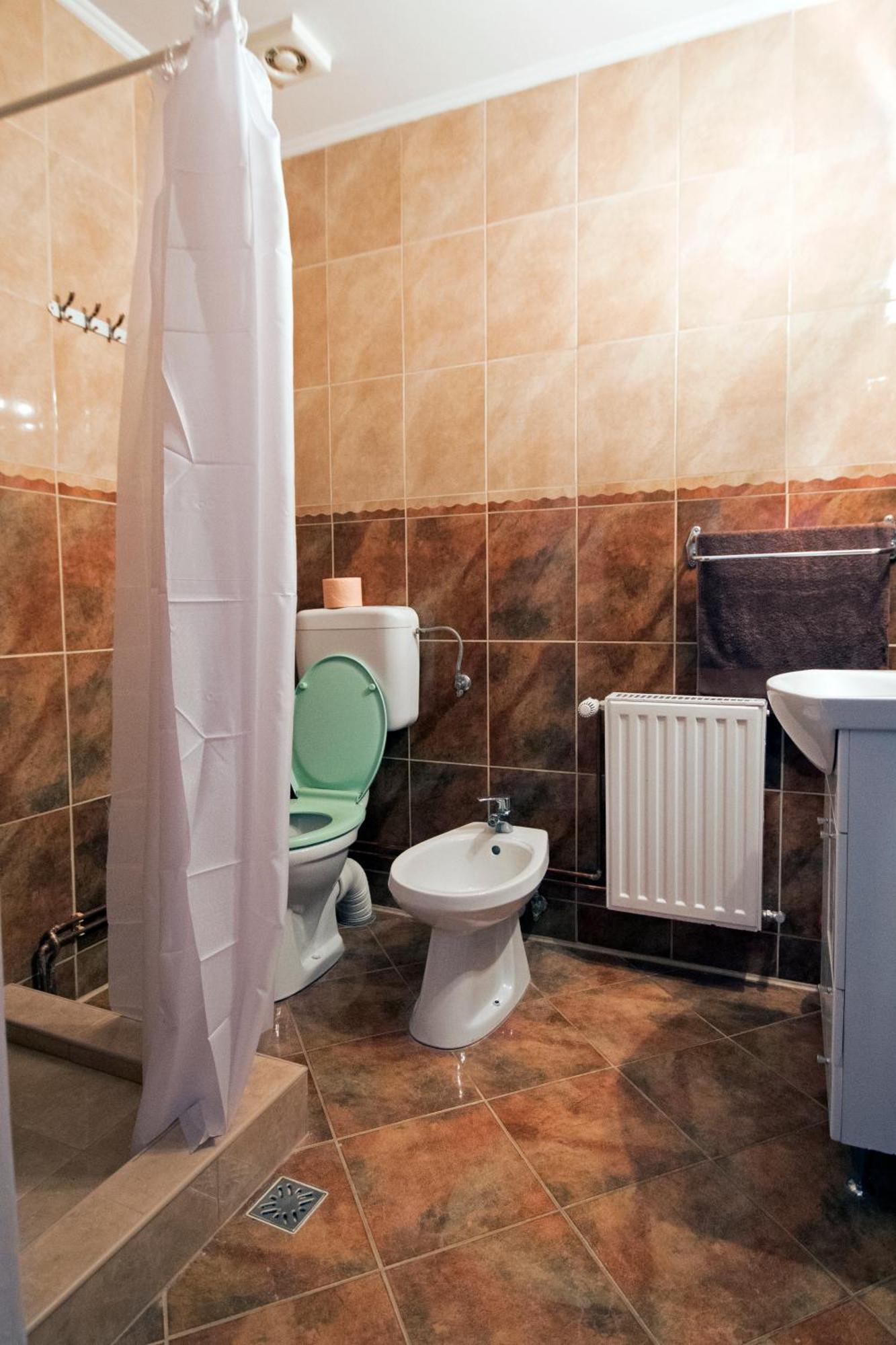 Vila Eszter Hotel Совата Екстериор снимка