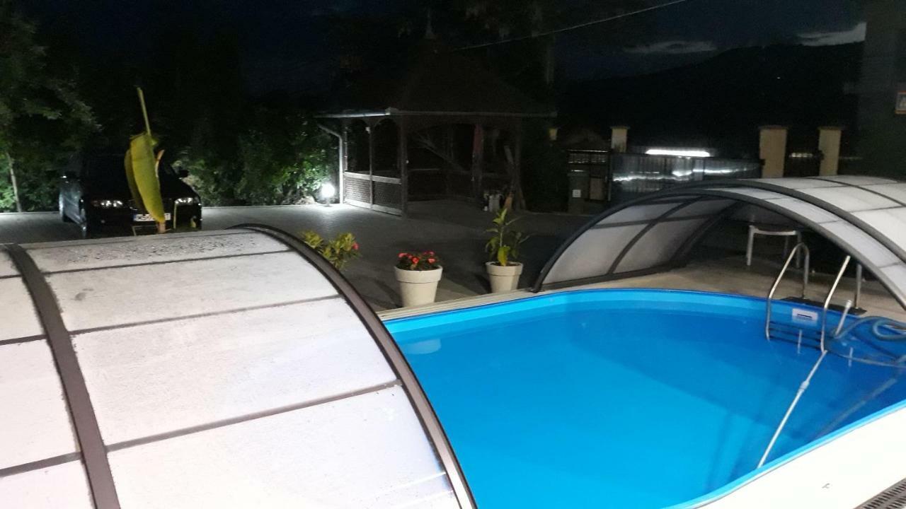 Vila Eszter Hotel Совата Екстериор снимка