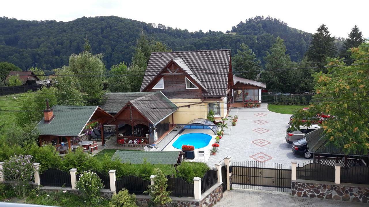 Vila Eszter Hotel Совата Екстериор снимка